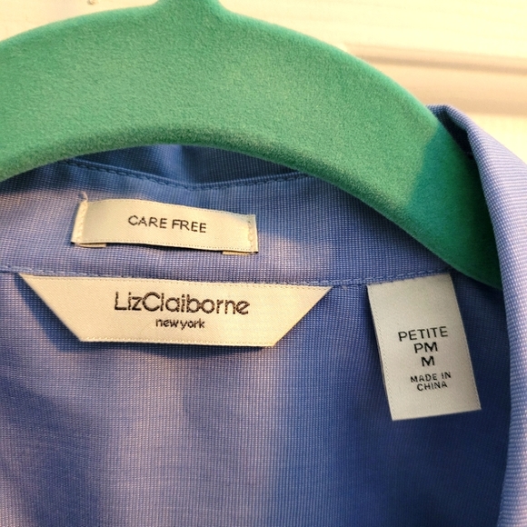 NWOT Liz Claiborne Structured Button Up Shirt - Picture 4 of 5